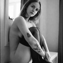  Nude