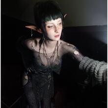  Nude