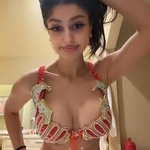  Nude