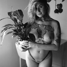  Nude