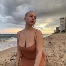  Nude