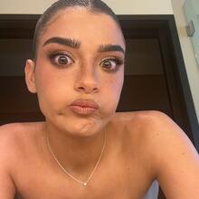  Nude