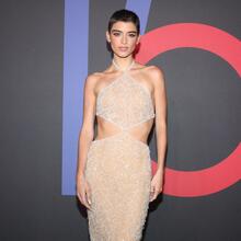  Nude