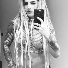 Nude