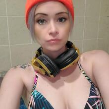  Nude