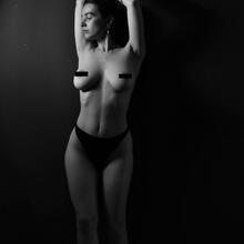  Nude