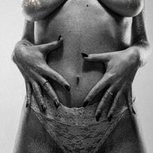  Nude