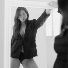  Nude