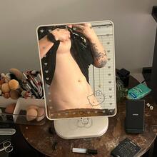  Nude