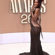  Nude