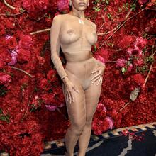  Nude