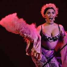  Nude