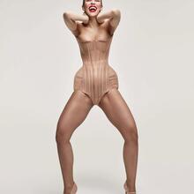  Nude
