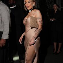  Nude