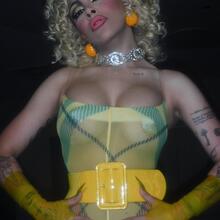  Nude