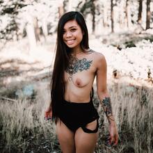  Nude