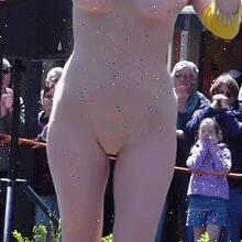  Nude