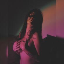  Nude