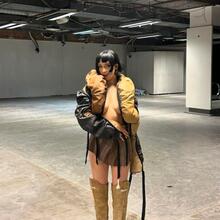  Nude