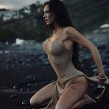  Nude