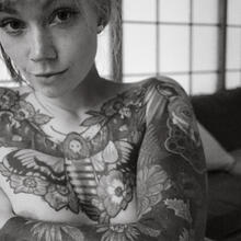  Nude