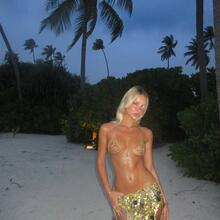  Nude