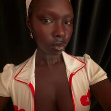  Nude