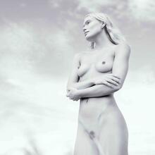  Nude