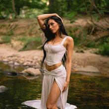  Nude