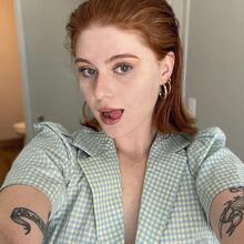  Nude