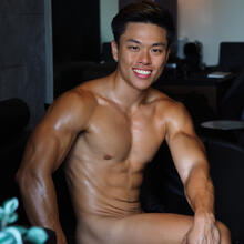  Nude