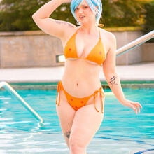  Nude