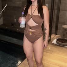  Nude