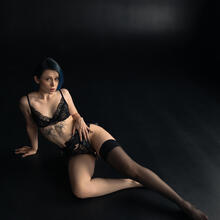  Nude