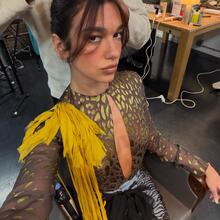  Nude