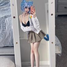  Nude