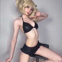 Nude