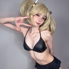  Nude