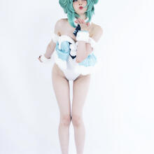  Nude