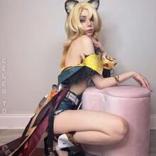  Nude