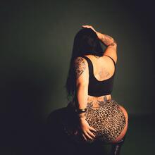  Nude