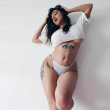  Nude