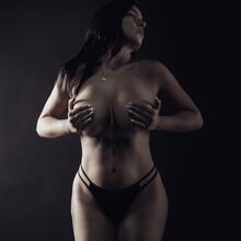  Nude