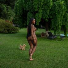  Nude