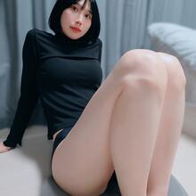 Nude