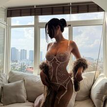  Nude