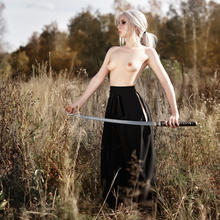  Nude