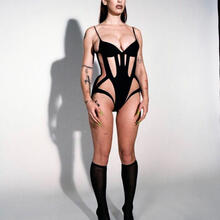  Nude
