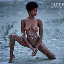  Nude