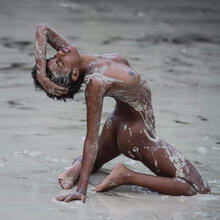  Nude
